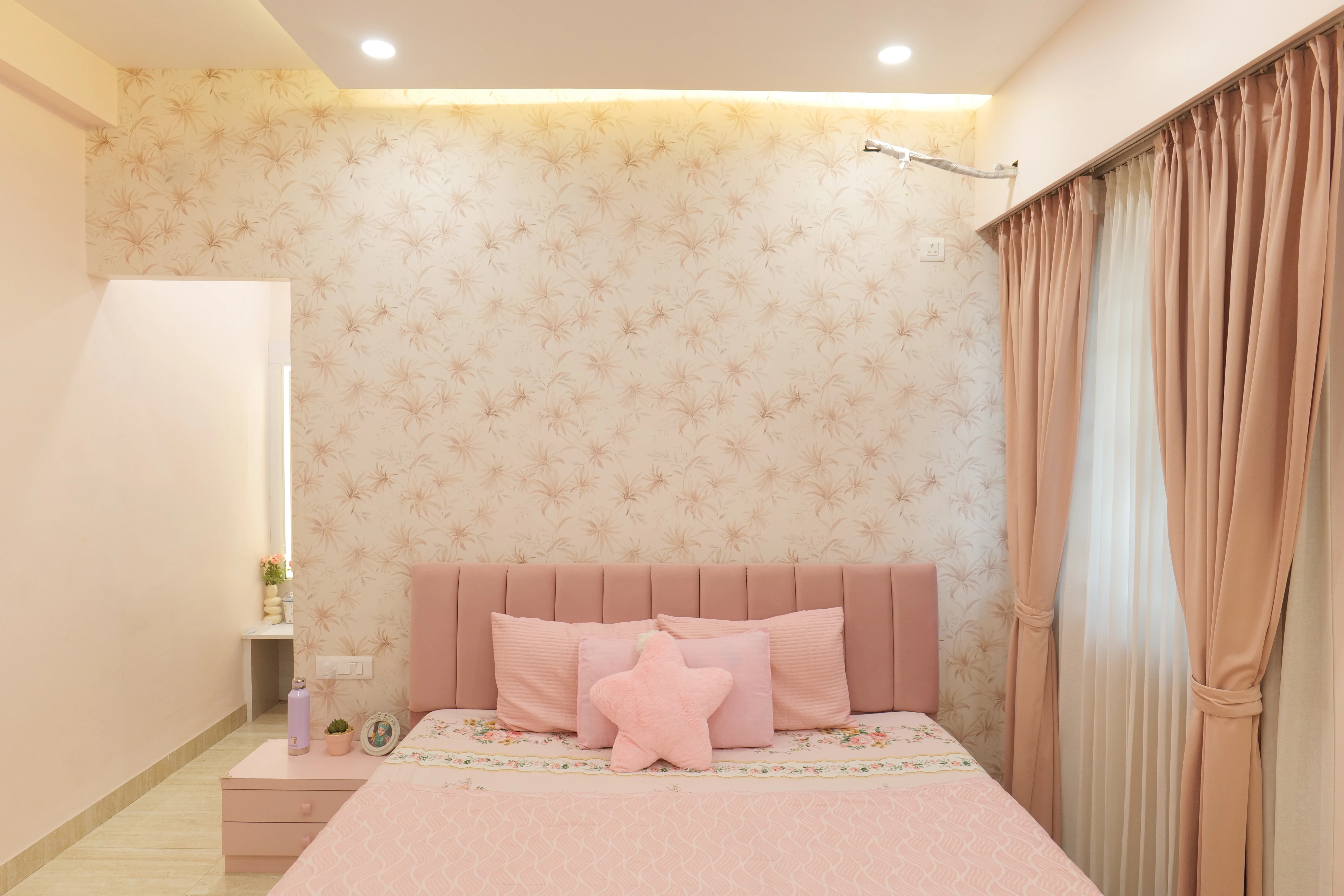 Luxury Master Bedroom Suite — Space 4